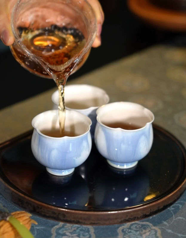 Liu Xian Blue Flower Edge Cup